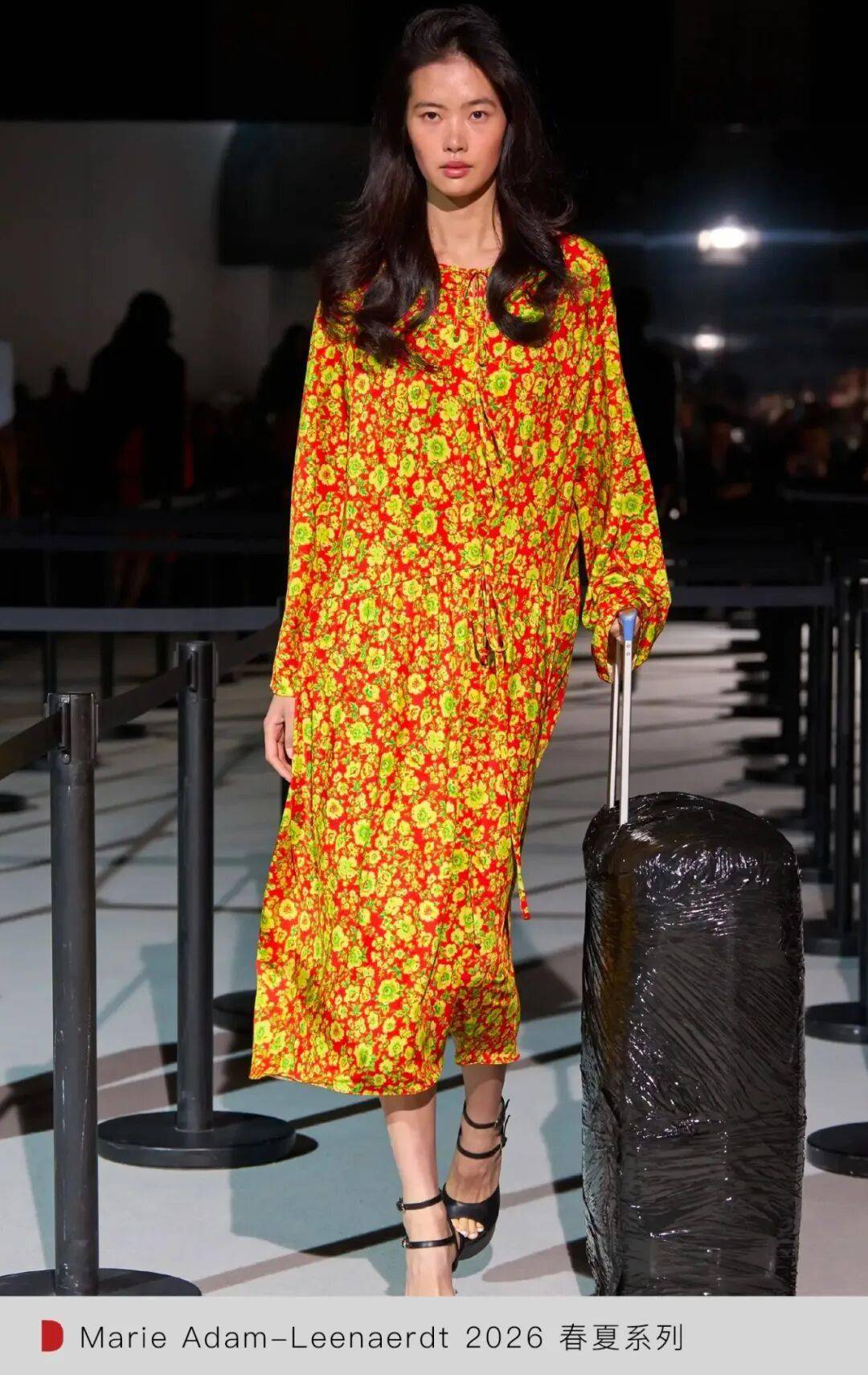 6 春夏巴黎时装周：谁在逼近国际舞台中心？开元棋牌试玩WWD LIVE 直击 202(图2)