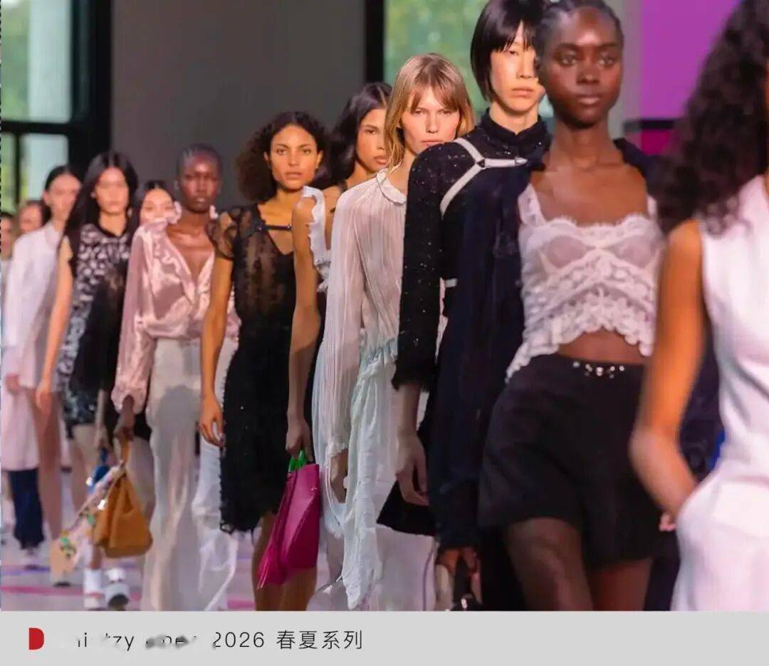 6 春夏巴黎时装周：谁在逼近国际舞台中心？开元棋牌试玩WWD LIVE 直击 202(图3)