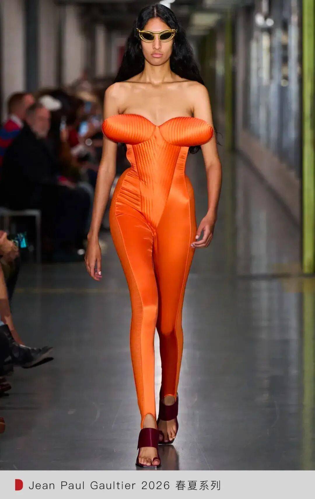 6 春夏巴黎时装周：谁在逼近国际舞台中心？开元棋牌试玩WWD LIVE 直击 202(图4)