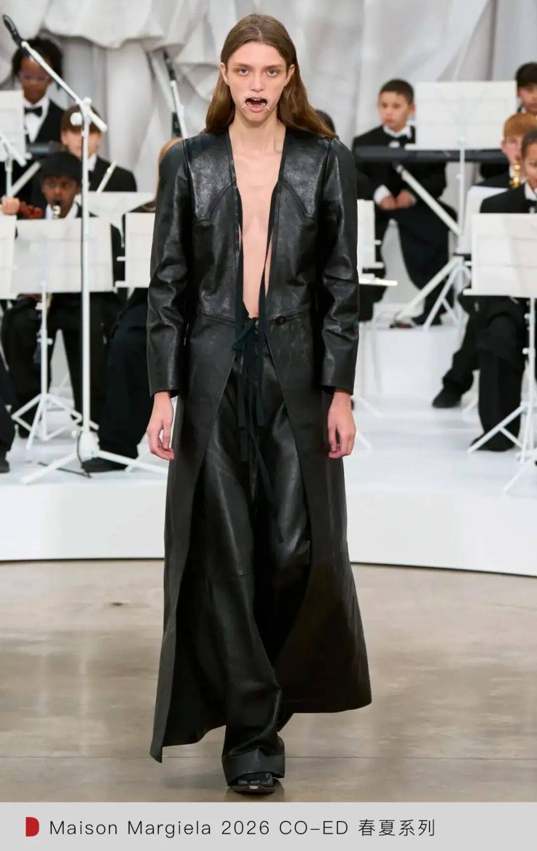 6 春夏巴黎时装周：谁在逼近国际舞台中心？开元棋牌试玩WWD LIVE 直击 202(图8)