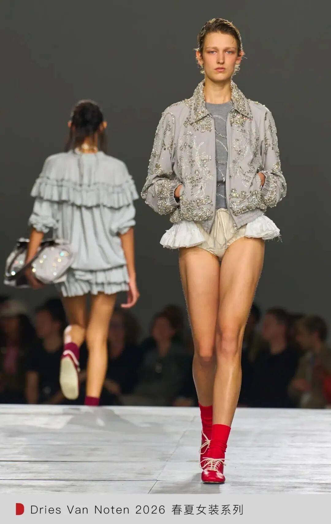 6 春夏巴黎时装周：谁在逼近国际舞台中心？开元棋牌试玩WWD LIVE 直击 202(图11)