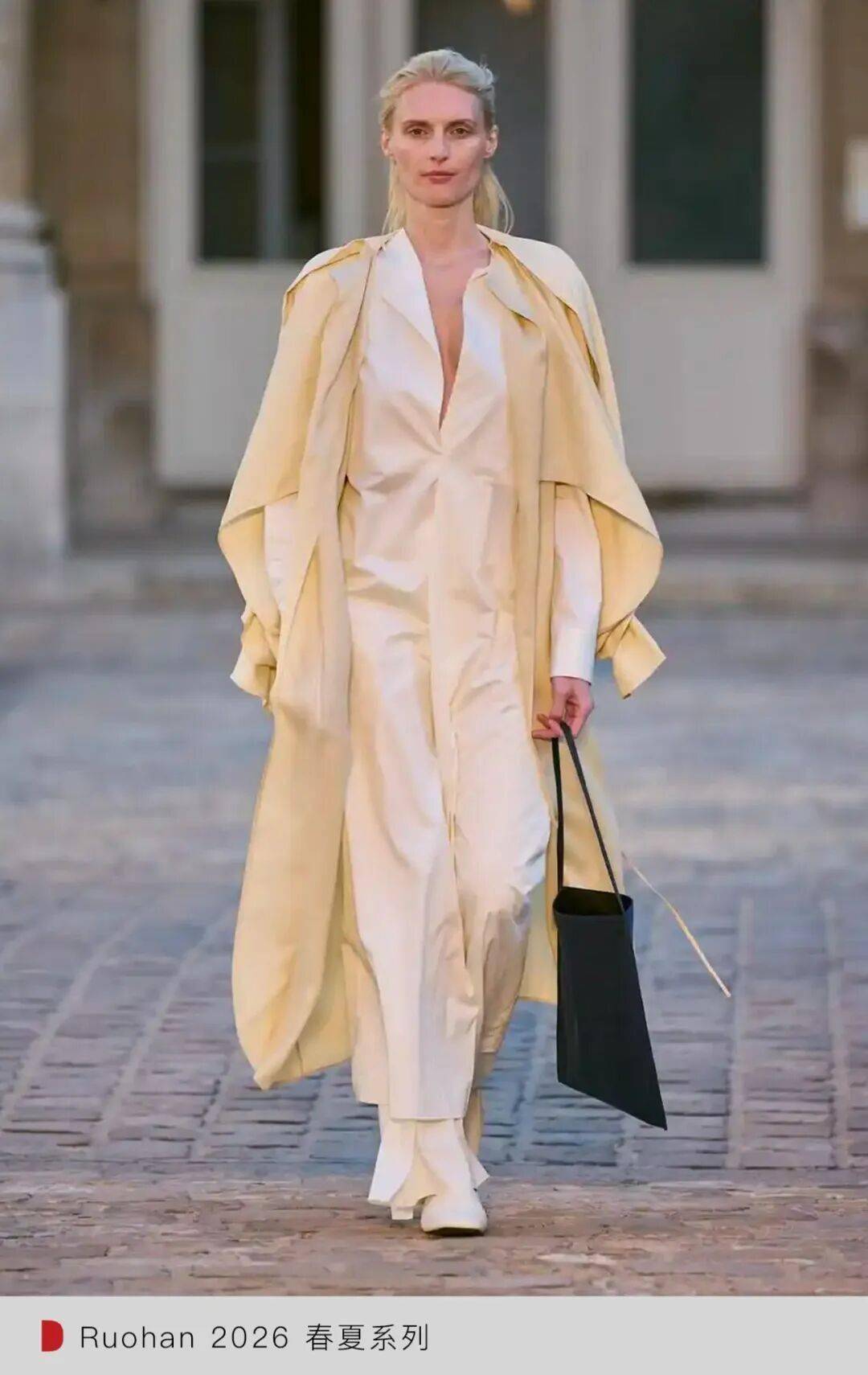 6 春夏巴黎时装周：谁在逼近国际舞台中心？开元棋牌试玩WWD LIVE 直击 202(图15)