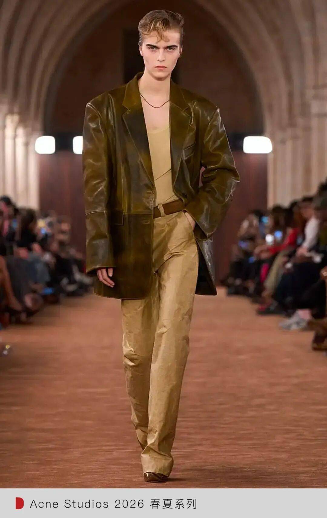 6 春夏巴黎时装周：谁在逼近国际舞台中心？开元棋牌试玩WWD LIVE 直击 202(图18)